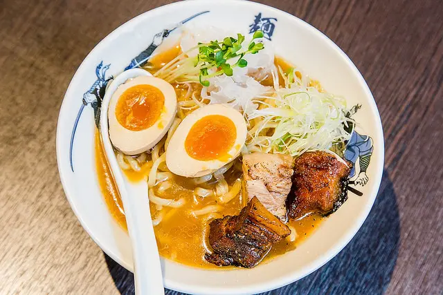 【廣宣】【雙連站美食】麵屋武藏20週年，台灣推出期間限定麵「金乃武藏三方拉麵」