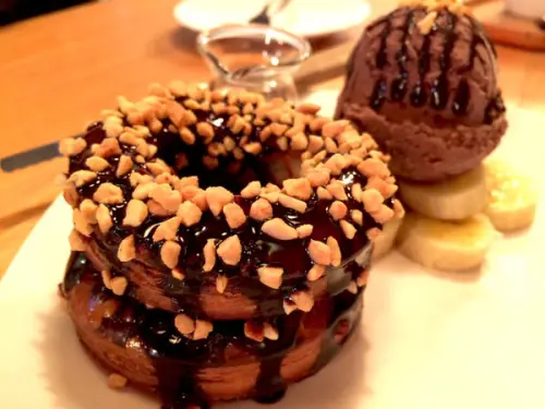 ［信義］好滴咖啡 一層塔一層的甜甜圈