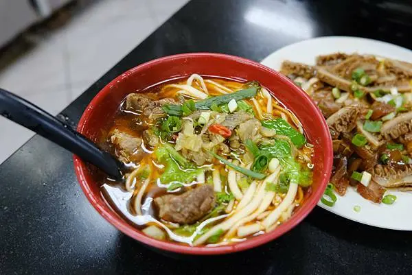 ｜食記｜竹東/莊記牛肉麵ᄒᴥᄒ在地人氣美食必吃牛肉麵