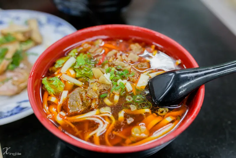 新竹│竹東【莊記牛肉麵】忘不了的好滋味，連小菜都超好吃