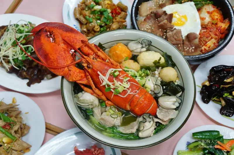 [新竹湖口美食]老五鹹粥 就讓我膽固醇破表吧 沒在客氣的霸氣大龍蝦海鮮粥 走紅多年的波霸滷肉飯果然名不虛傳 小菜員工餐樣樣經典 - 安妮的天空