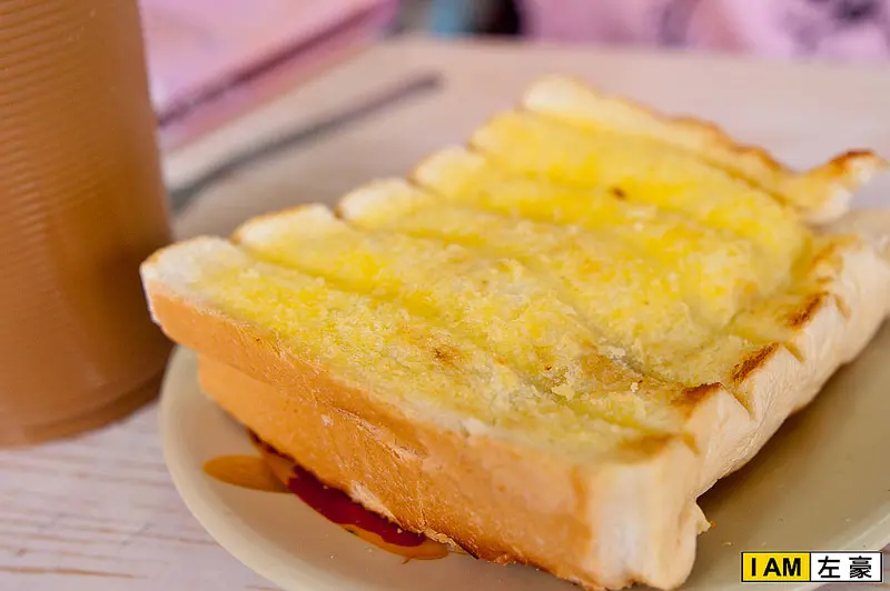 [食記] 高雄o岡山區 新源發早餐店 (特殊口味木瓜醬土司!)