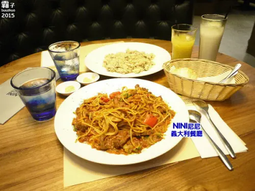 NINI尼尼義大利餐廳，份量很大，辣味牛肉番茄義大利麵有辣有勁！        
      