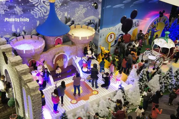 ╠桃園蘆竹。遊記╣歡樂登場~❈米奇妙妙屋❈~整點雪飄,彷彿置身銀色世界裡!