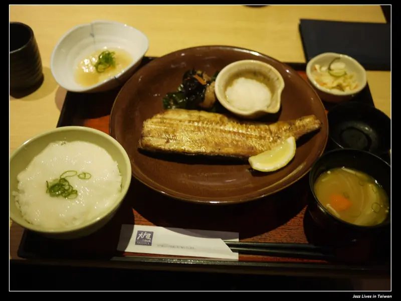 [大戶屋] 日式定食的連鎖餐廳, 還是脫離不了連鎖店就是給人一般般水準的餐點感覺...