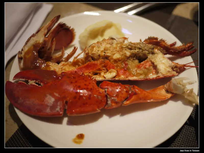 [日月千禧饗樂全日餐廳]烤肋眼牛配上波士頓大龍蝦真是太有搞頭啦!!!