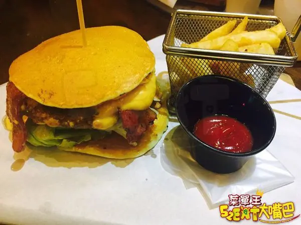 台中龍井美食早午餐》樂丘廚房菜單價位大公開！不一樣的高CP值鬆餅在這裡~台中東海大學必吃美食小吃餐廳推薦。