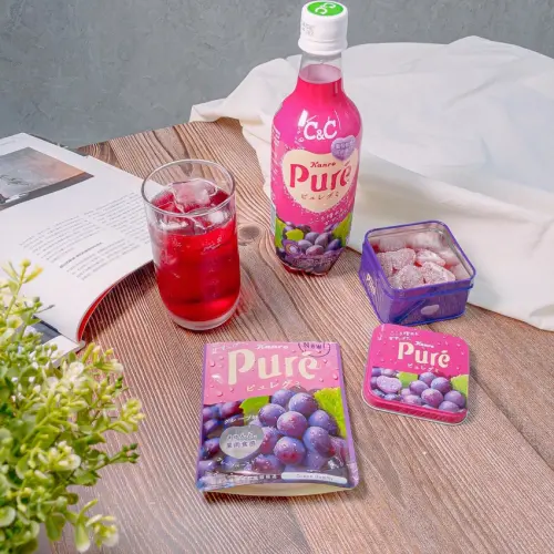 不僅要吃軟糖，還要「喝軟糖」，經典日本葡萄軟糖氣泡飲 | 【超商美食】黑松C&C x Puré軟糖聯名