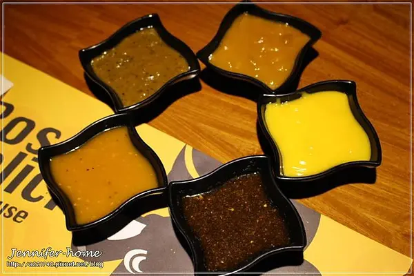 [捷運美食-劍潭站] 角頭炙燒牛排(士林陽明店) CP值高的大牛排加上創意醬料顛覆呆阪的牛排口味