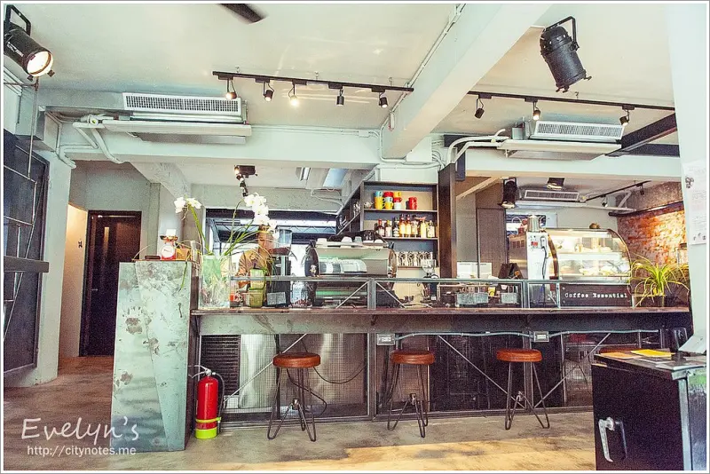 松山民生‧民生工寓coffee essential‧社區裡的工業風咖啡館