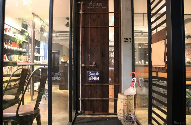 〔食〕台北。松山。鵝黃燈光下的夜晚呢喃 / 民生工寓 Coffee Essential