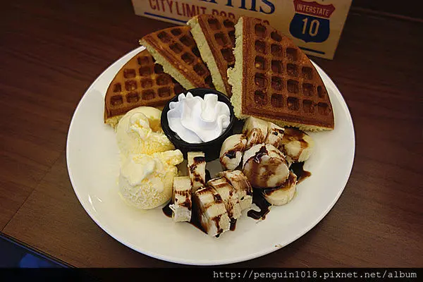 【台中】428café；台中科博館前，實惠且CP值高的厚鬆餅！