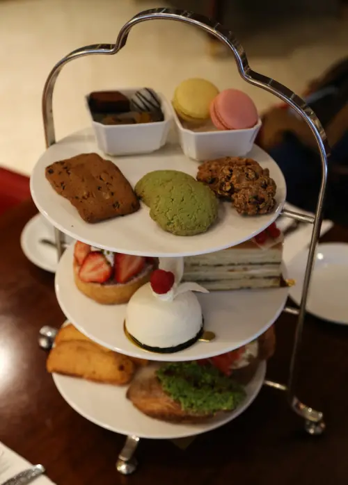 歐華酒店之歐麗蛋糕坊,份量相當足夠之三層架下午茶雙人點心