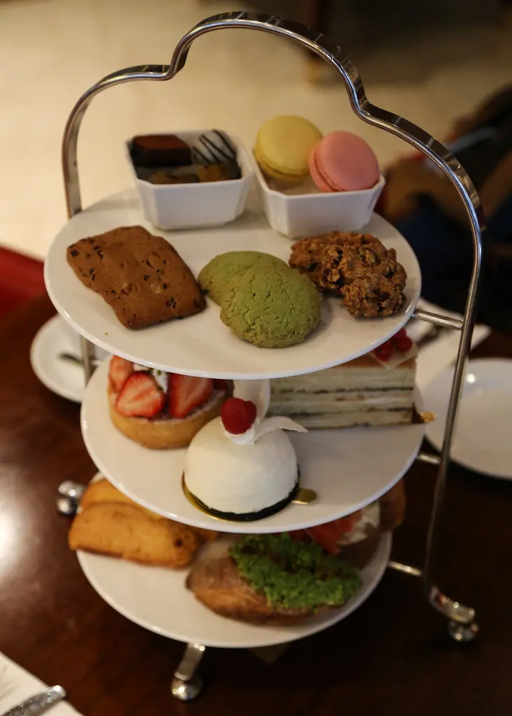 歐華酒店之歐麗蛋糕坊,份量相當足夠之三層架下午茶雙人點心