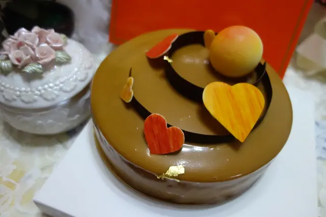 母親節蛋糕推薦-歐麗蛋糕坊嬌貴珍愛獻馨意，送禮自用兩相宜的伴手禮- 歐麗經典雙品禮盒(黃金鳳梨酥、達克瓦茲)