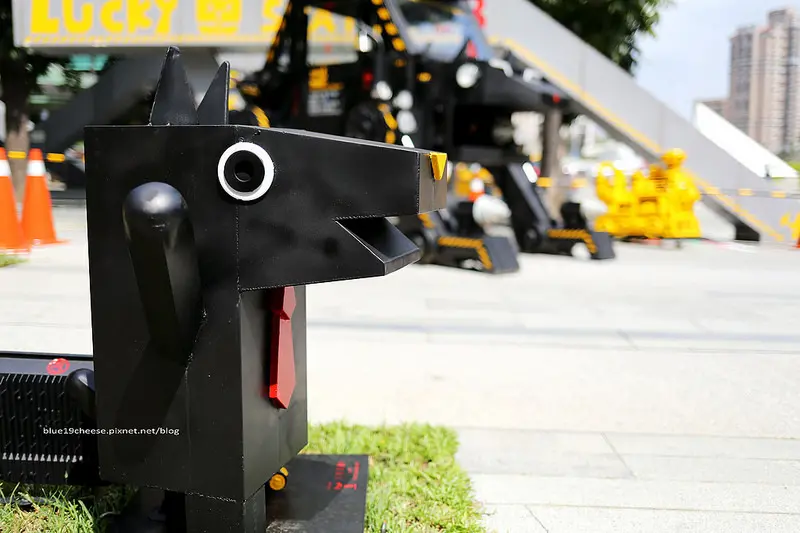 【台中西區】2015台中綠圈圈藝術季 當我們童在一起 - 史上最大藝術街區7/10起免費登場.勤美誠品綠園道商圈勤美術館及草悟道7/10~9/6.和台北粉樂町東區兩地均有50組以上國內外藝術家創作.家