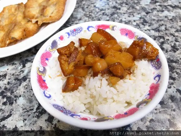 GRD3日誌---10092014 阿財虱目魚肚：乾淨醬油香滷肉飯