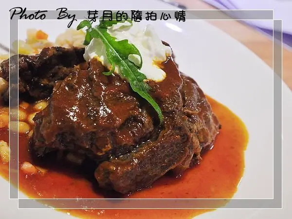 台北大安–Fabrica 椅子–設計融入餐點環境，打造椅子城堡