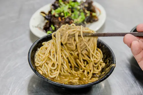 【台北捷運美食】【菜寮站美食】頂味執餃(麵攤)