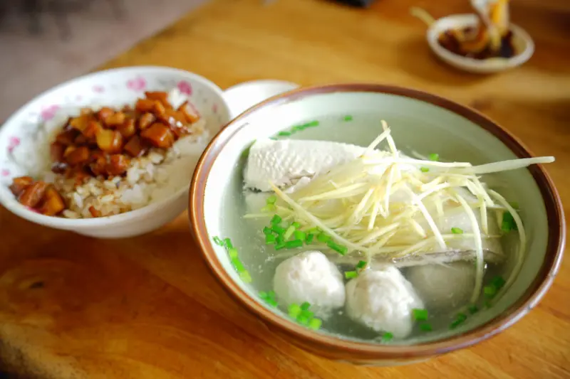 台南｜開元路無名虱目魚湯 第一名虱目魚湯/肉燥飯．台南私房小吃推薦！ - 奇奇一起玩樂趣