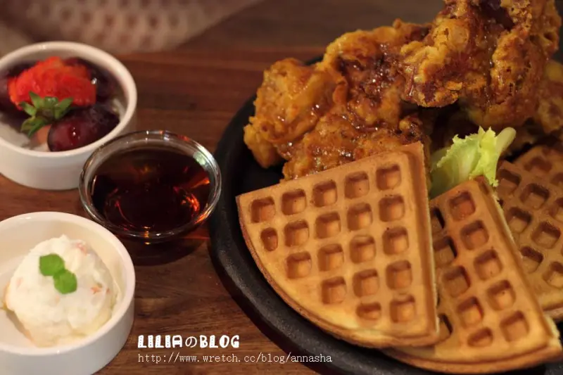 【食記】台北信義。NoLA紐澳良小廚~cp值超高的炸雞鬆餅和鮮嫩焦黑魚