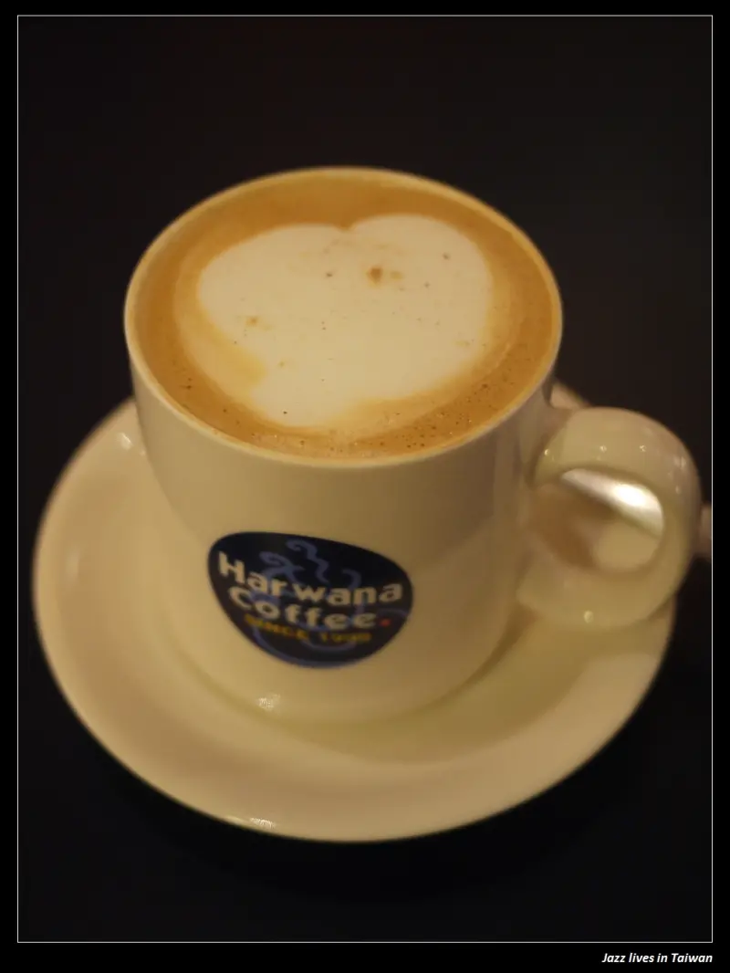 [Harwana Coffe]在美麗華逛街累了, 或是等待電影播放, 有一間可以讓人悠哉喝咖啡翻雜誌的好所在~