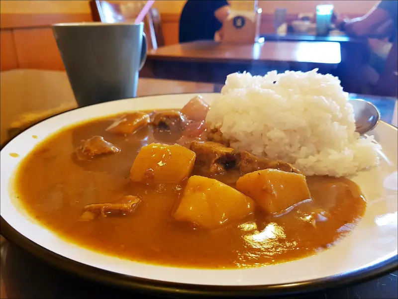 [台中] 咖哩老師 台中模範街咖哩飯 價位不貴可以填飽肚子
