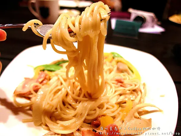 《試吃》平價有質感咖啡館【GodBee加比咖啡】