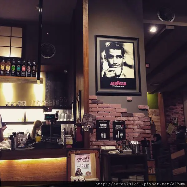  【食記 桃園中壢丹馬克咖啡Damark cafe】與老朋友相約美式復古工業風咖啡館