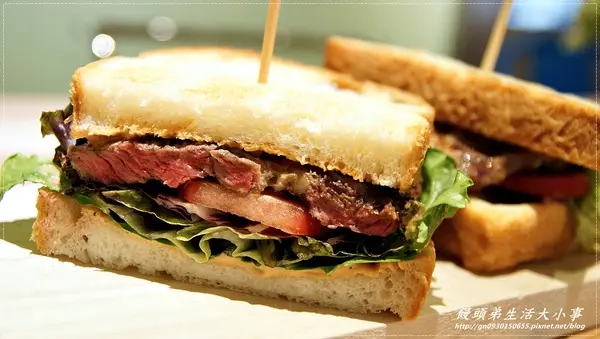 【食記/台北市】捷運美食～充滿時尚感的用餐空間♪♪ Fabrica 椅子♪♪                
      