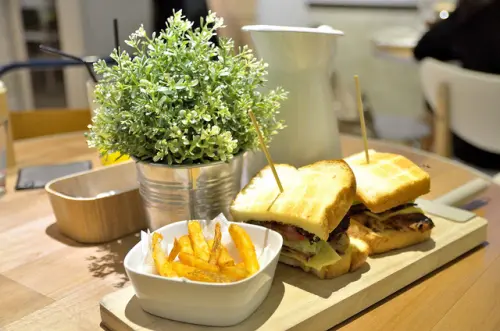 {台北} 停下腳步坐一下吧～Fabrica 椅子