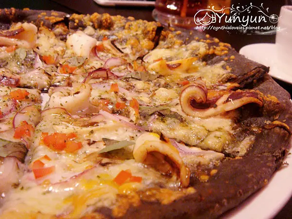 [食記♕台北] 東區 ROCK SHOCK 驚嚇搖滾廚房 犯規的墨魚比薩&爆漿布朗尼!!