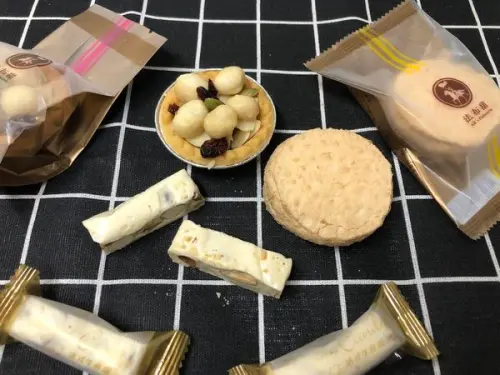 【台中伴手禮】法布甜ARs Patisserie｜春節限定-小富貴禮盒-開箱文