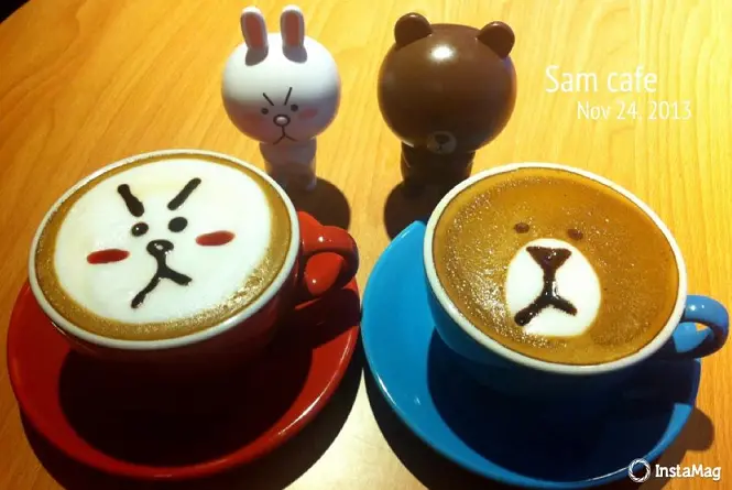《北市松山區♥食記》Sam咖啡。超可愛的熊大&兔兔拉花，俏皮模樣讓人看了心花兒朵朵開！
