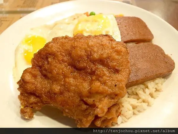 花花，甲飽沒【台北食記】波記茶餐廳 東區超人氣平價港式料理！大家都推薦豬扒餐肉煎雙蛋飯