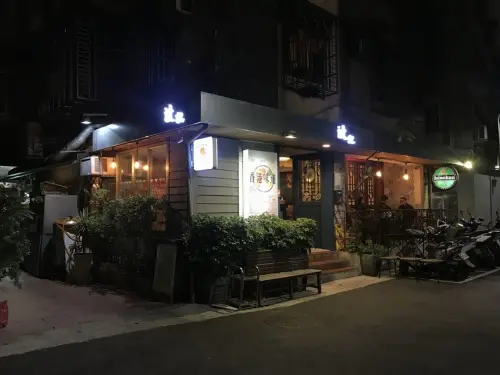 波記茶餐廳｜陳皮的日常 正港復古港式茶餐廳 東區扛霸子 出前一丁 撈麵 公仔麵 廣州炒飯 菠蘿油 凍奶茶 鴛鴦奶茶