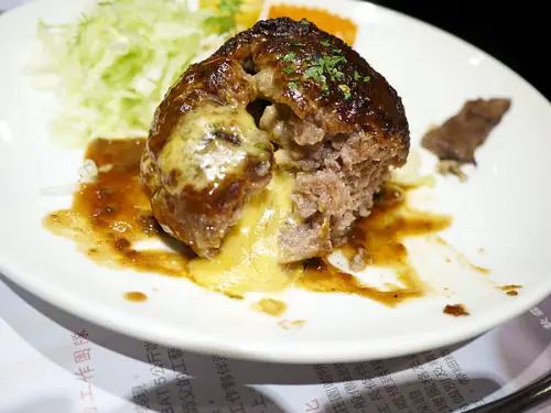 【食記】台北*東區。一定要放入口袋名單的日光咖啡*爆漿乳酪漢堡排