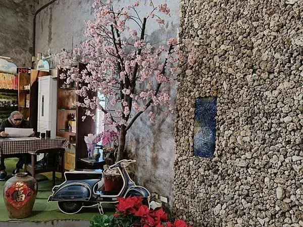 新北三芝二號倉庫咖啡館~聚會法鼓山世界佛教教育園區~另類的同