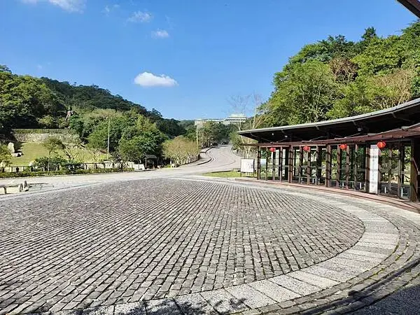 新北三芝二號倉庫咖啡館~聚會法鼓山世界佛教教育園區~另類的同