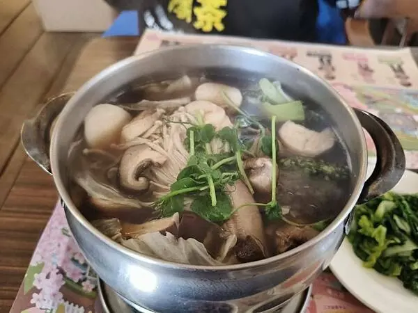 新北三芝二號倉庫咖啡館~聚會法鼓山世界佛教教育園區~另類的同