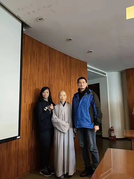 新北三芝二號倉庫咖啡館~聚會法鼓山世界佛教教育園區~另類的同