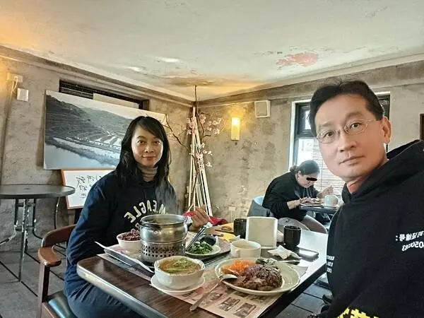 新北三芝二號倉庫咖啡館~聚會法鼓山世界佛教教育園區~另類的同