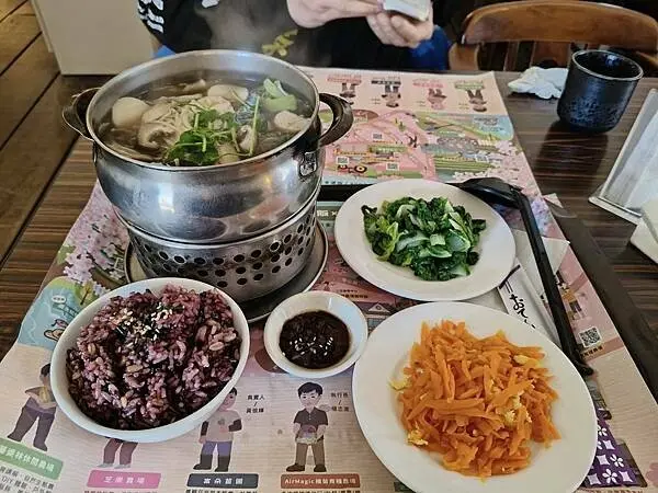 新北三芝二號倉庫咖啡館~聚會法鼓山世界佛教教育園區~另類的同