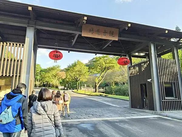 新北三芝二號倉庫咖啡館~聚會法鼓山世界佛教教育園區~另類的同