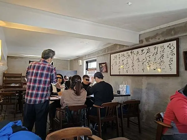 新北三芝二號倉庫咖啡館~聚會法鼓山世界佛教教育園區~另類的同