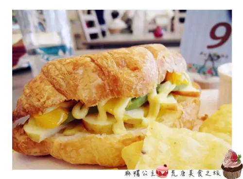 台北東區下午茶「delight cafe」：爆漿口袋鬆餅、水果可頌×不收服務費的鄉村下午茶