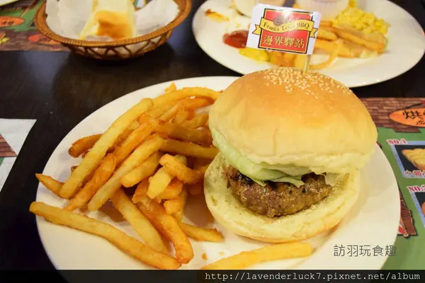 老外開的邊界驛站美式漢堡碳烤大牛排Franks Texas BBQ三芝/三芝美食/菜單附