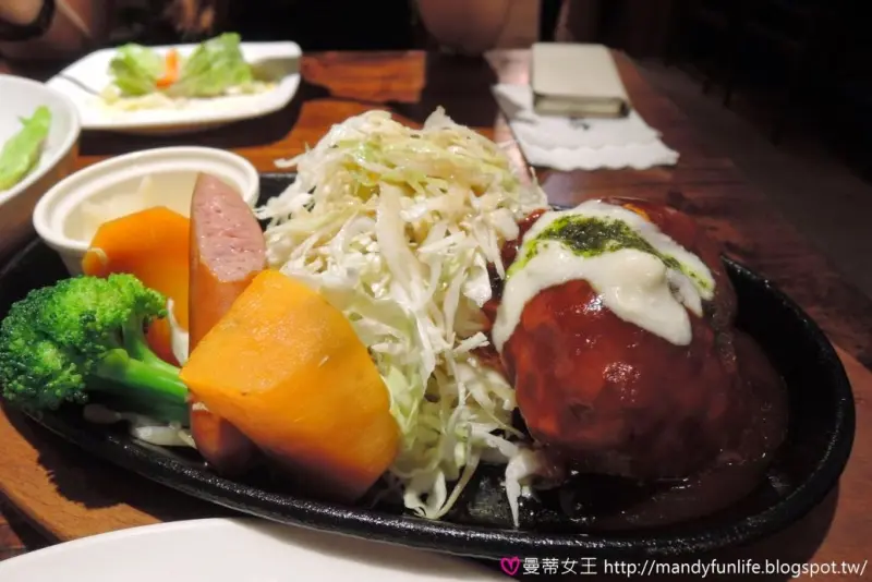 
【新竹食記】日式漢堡排/啤酒專賣@22 Kitchen 炭烤廚房 
