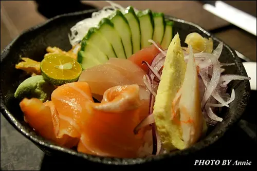 [還在想]日式料理~~超平價美食  讓你點餐時完全不用想