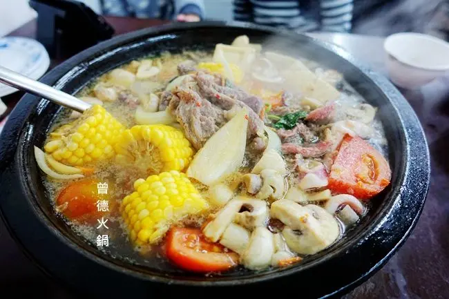 西門町石頭火鍋 ▶ 曾德自助火鍋城創始店 ▶ 平價老牌自助式石頭火鍋 以盤計價 每盤30-60元、每人基本費20元、不收服務費